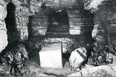 A glimpse of the burial chamber reveals its unfinished state. The white, rectangular block almost in the centre is Sekhemkhet's sarcophagus.