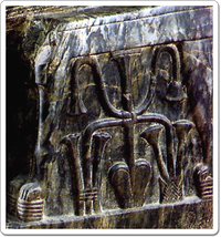 The sema-tawi symbol between the legs of Khefren's throne.